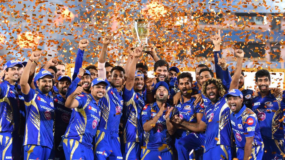 images of the winning teams with their respective IPL trophies